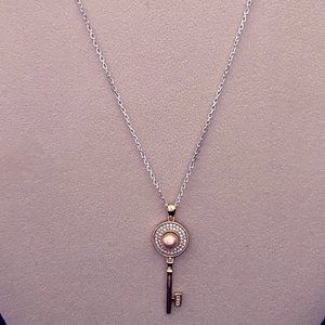 Vantel Treasure Key Necklace - Blush